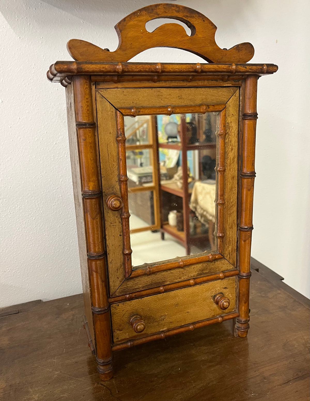 Antique French Faux Bamboo Cabinet – Specchiera e Armadietto da Muro o Tavolo, XIX Secolo