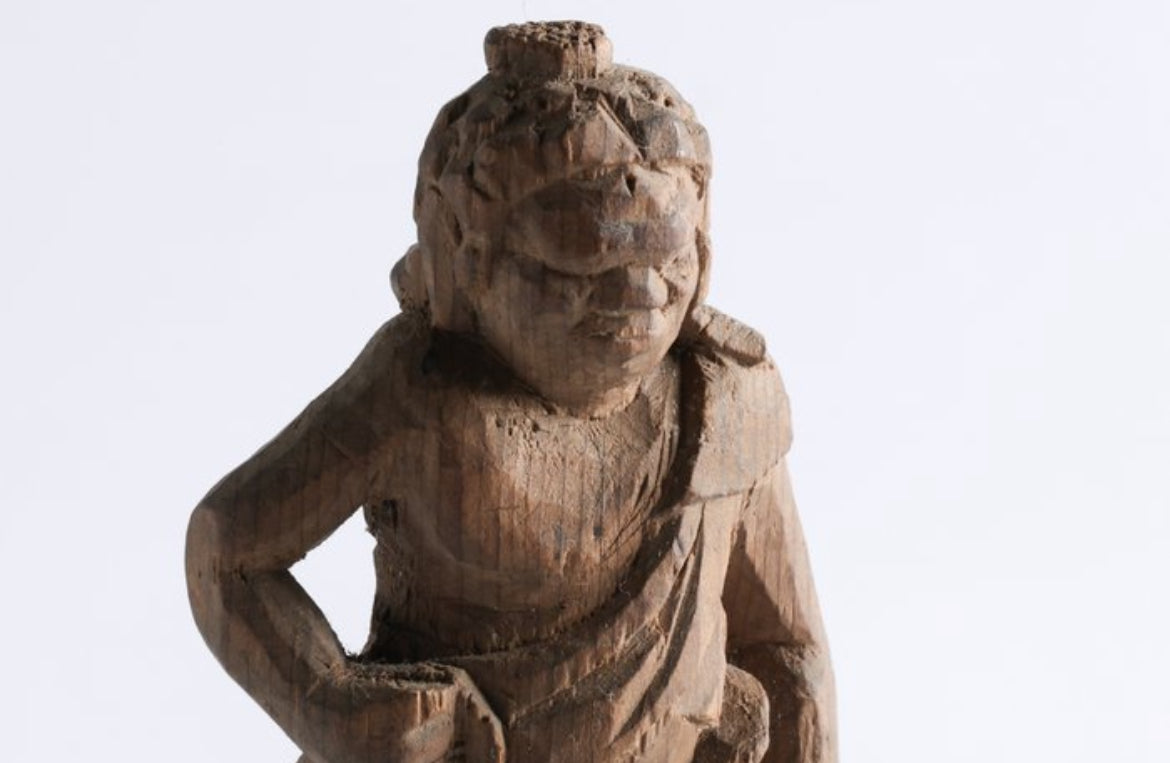 Antica Statua Buddista Giapponese in Legno – Scultura Minshubutsu, Accolito Doji (Fudo Myoo), Periodo Edo/Meiji
