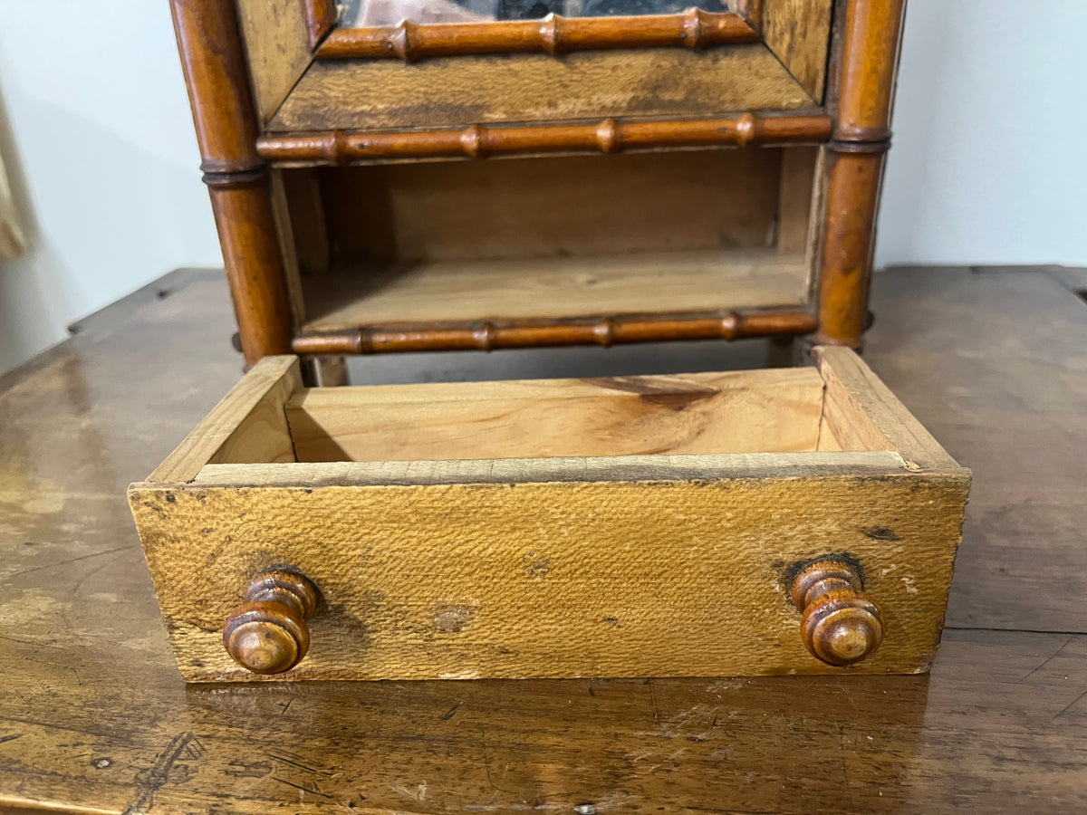 Antique French Faux Bamboo Cabinet – Specchiera e Armadietto da Muro o Tavolo, XIX Secolo