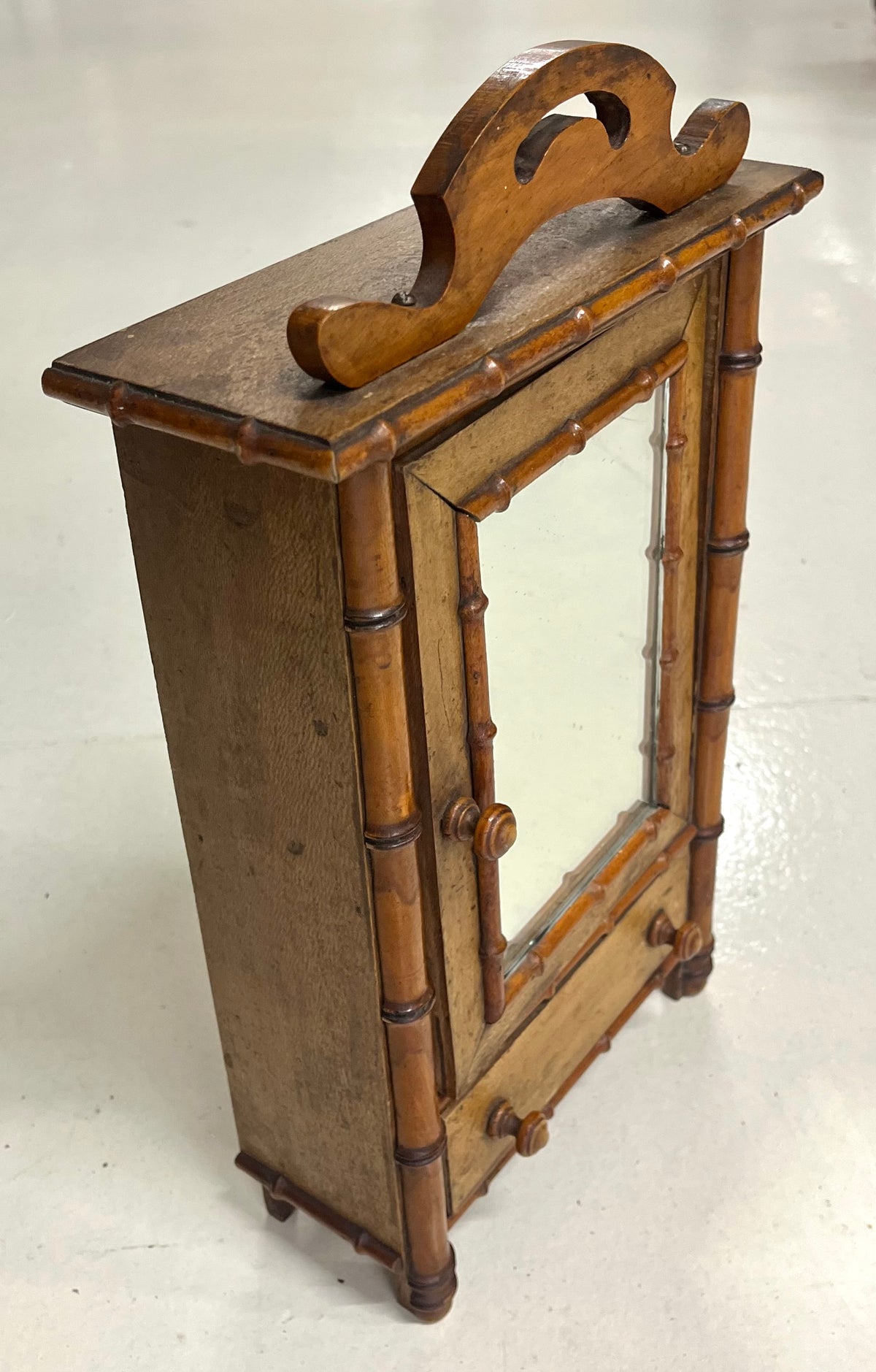 Antique French Faux Bamboo Cabinet – Specchiera e Armadietto da Muro o Tavolo, XIX Secolo