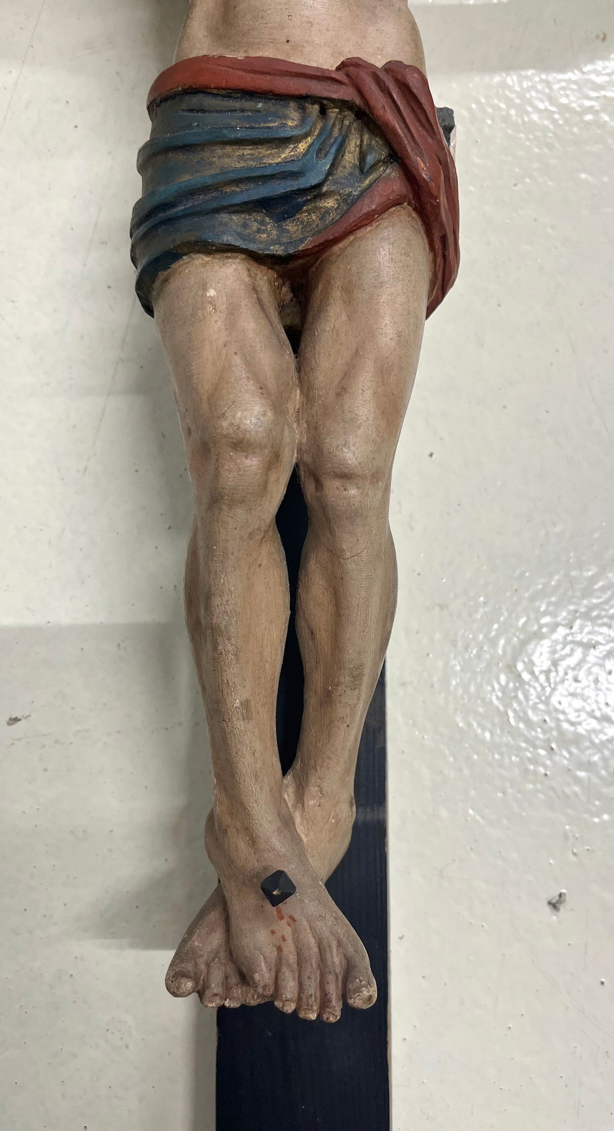 Crocifisso Antico in Legno Policromo – Artigianato Tirolese / Val Gardena, Fine '800