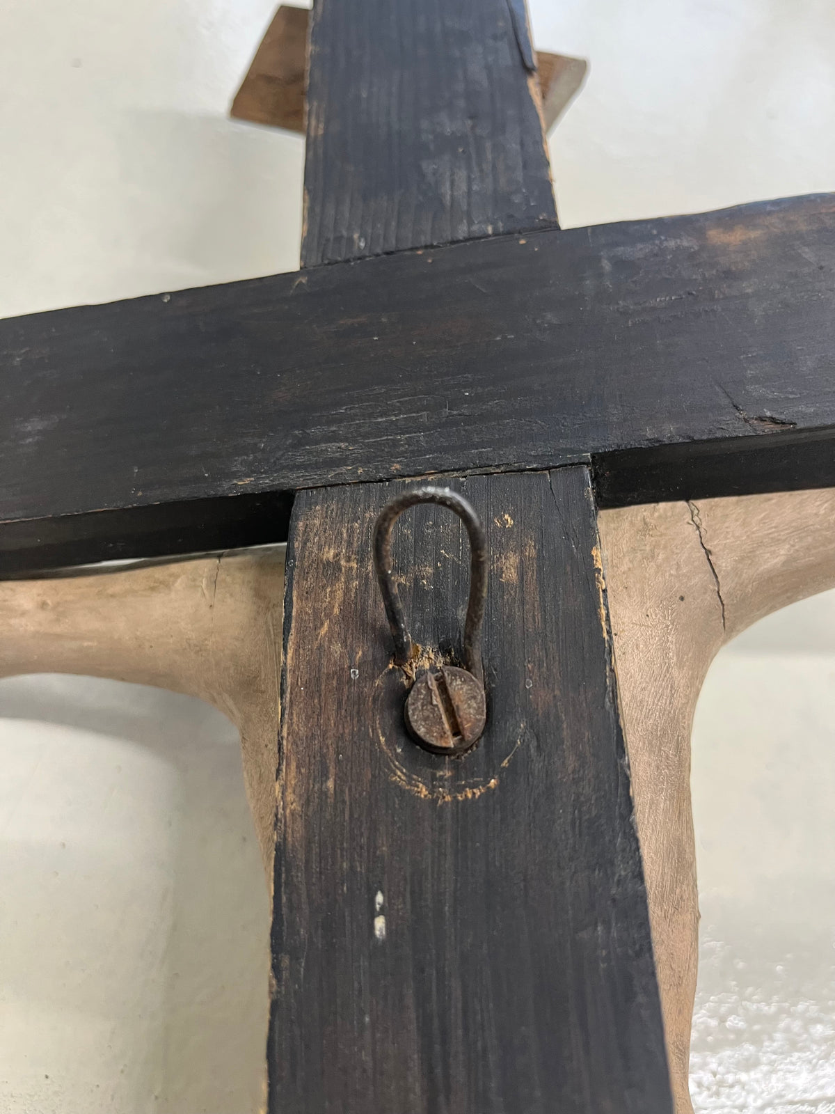 Crocifisso Antico in Legno Policromo – Artigianato Tirolese / Val Gardena, Fine '800