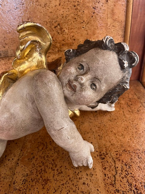 Putto Alato Barocco in Legno Intagliato, Policromo e Dorato – XVII-XVIII Secolo, H 40 cm